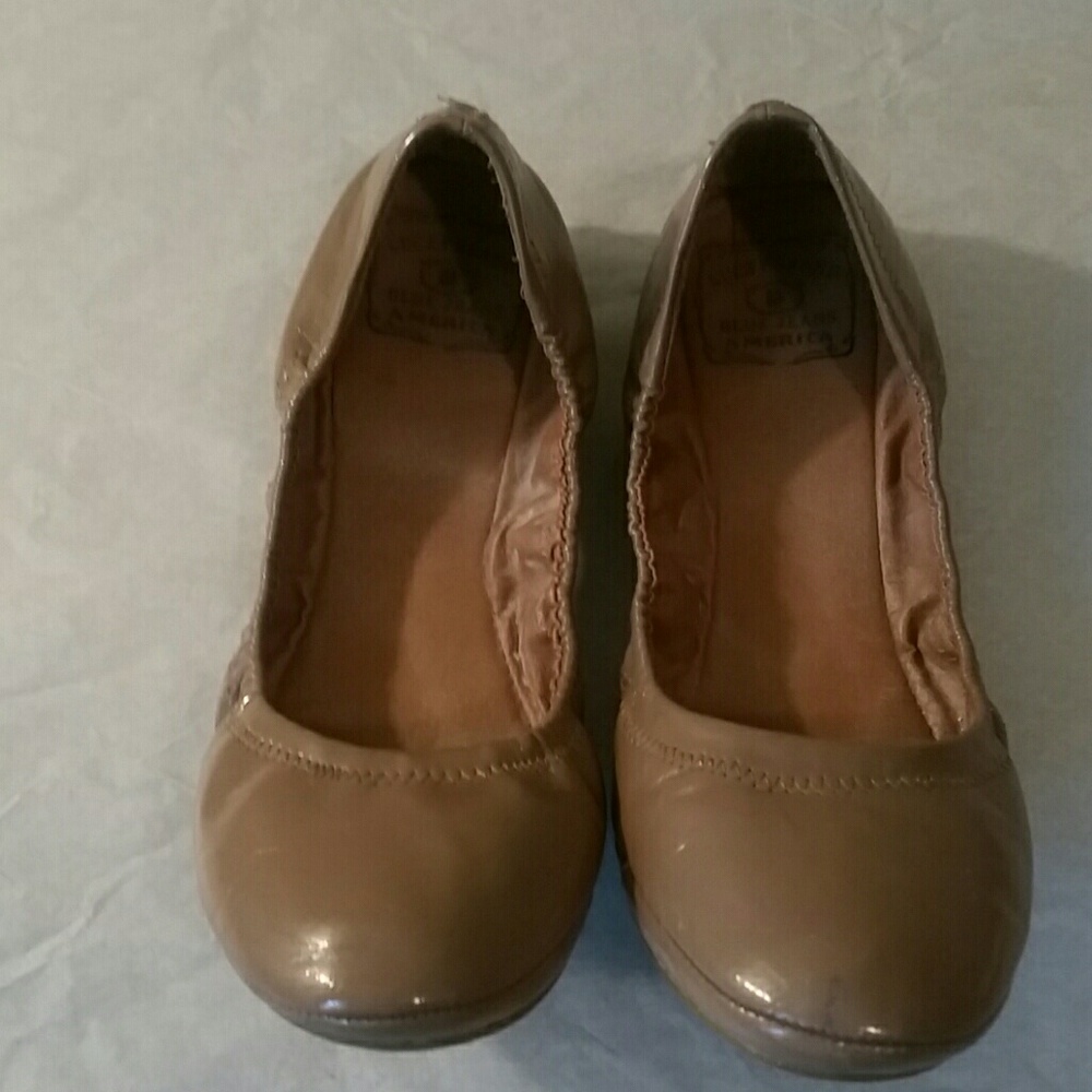 Lucky patent nude flats